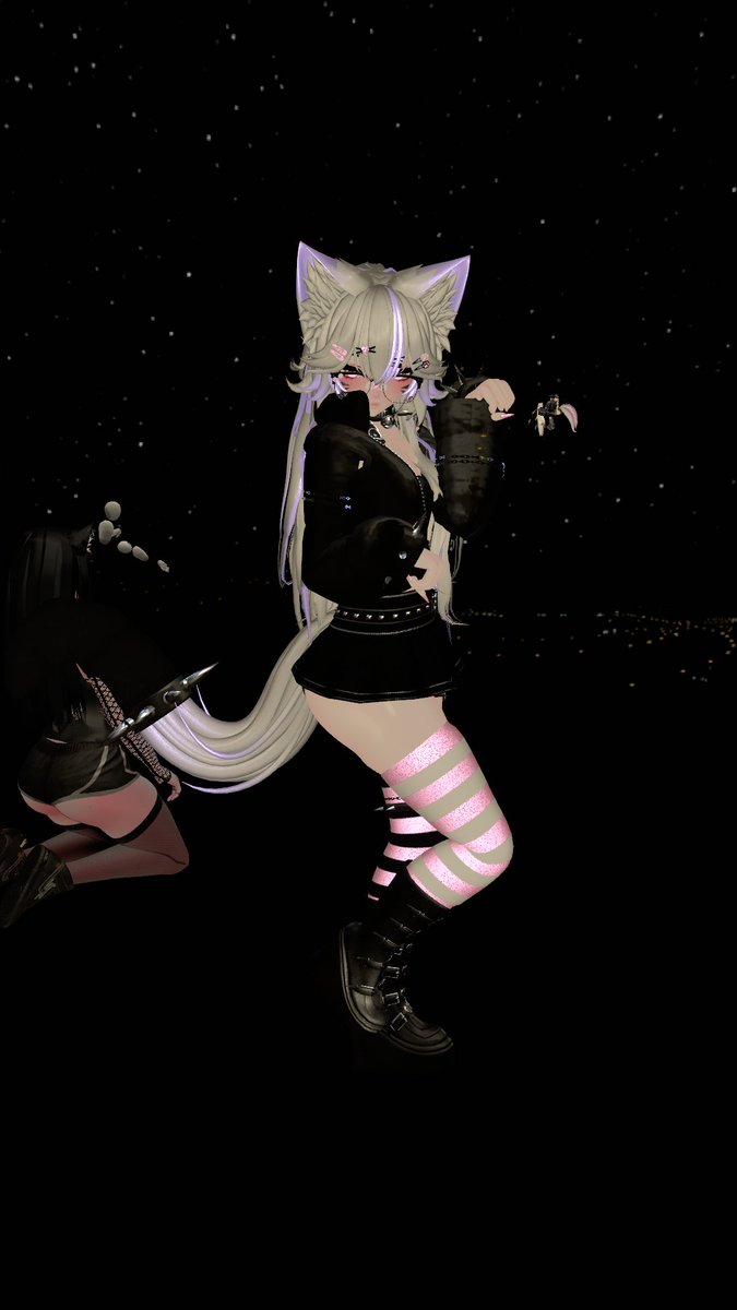 5queeker's tweet image. I haven't disappeared, just got trapped in the VR space