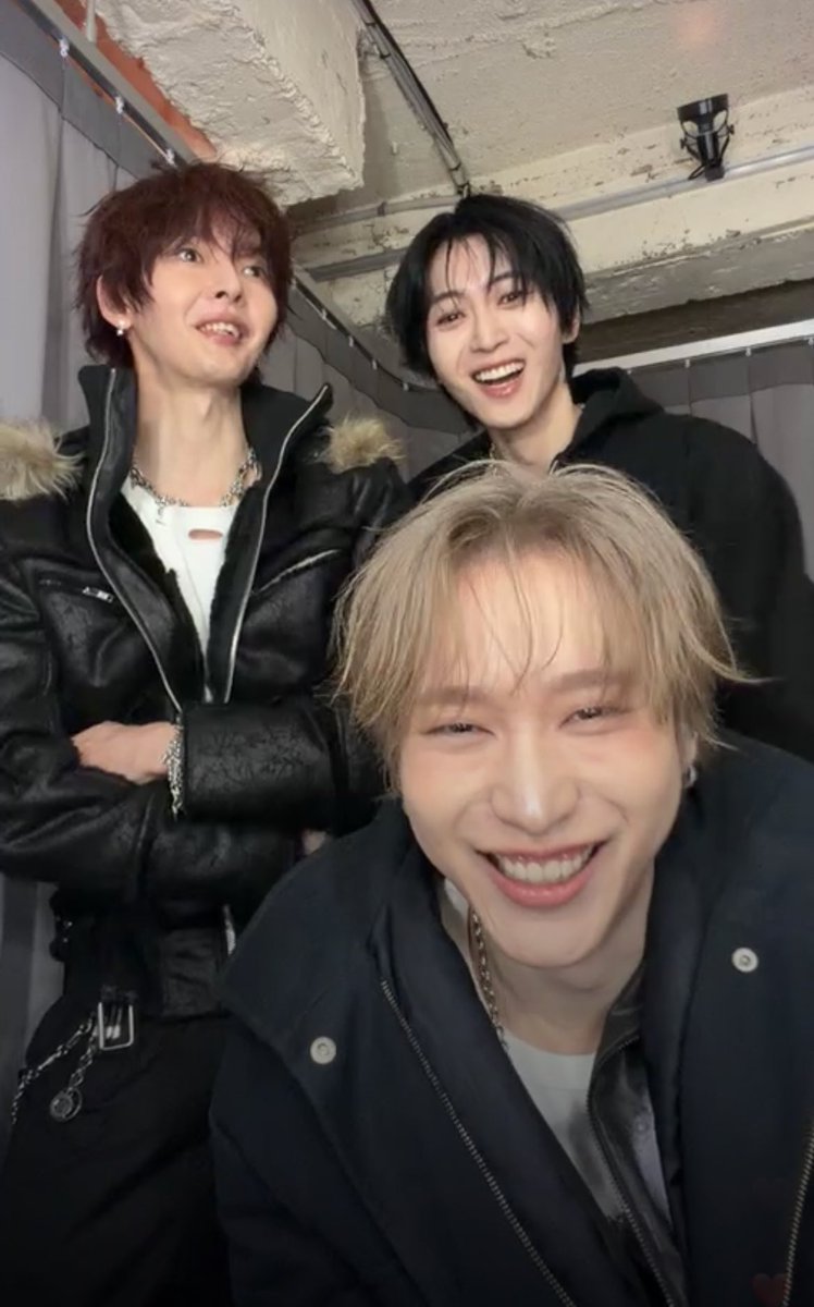 parklovezone's tweet image. qqq ig live 🖤 they said they’re currently filming their mv