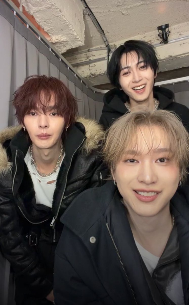 parklovezone's tweet image. qqq ig live 🖤 they said they’re currently filming their mv