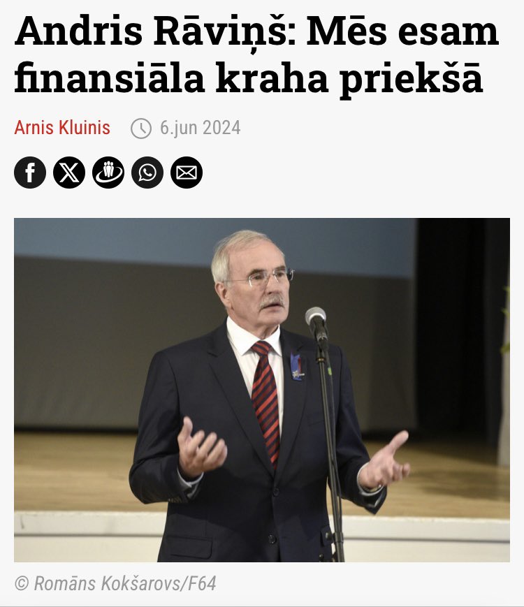 STRATKOMS
Kamēr mēs pa ziemassvētku jampadračiem un mandarīnu mizām, tikmēr klusītēm notiek vieglas, bet zīmīgas tektoniskās pārbīdes Jelgavas pilsētas kādreizējā mēra, tagad jau politiskā relikta Andra Rāviņa karjerā. Izrādās, Rāviņš šobrīd ir tapis par Ekonomikas ministrijas