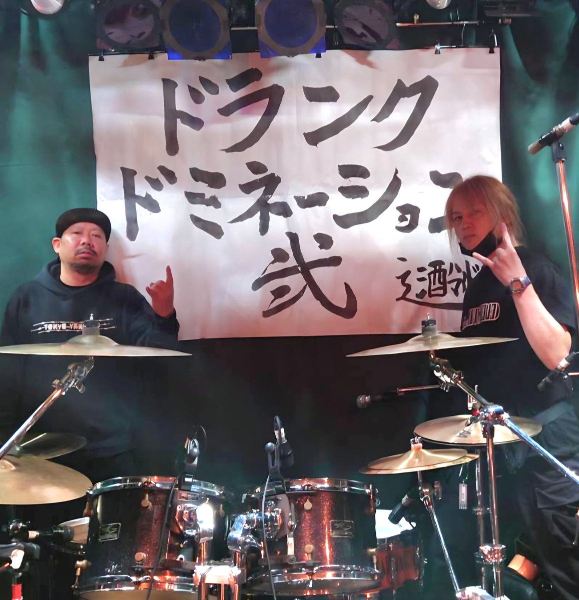 the_hammered's tweet photo. 【満員御礼!】
昨夜(12/27)、池袋手刀でのthe HAMMERED企画『DRUNK DOMINATION Vol.2』沢山のお客様にご来場頂き、満員御礼となりました!
最高の景色をありがとうございました!
忙しい時期に足を運んでくださった皆様、
対バンの
#SHELLSHOCK
#KüüDéTää
#ZEROBIND
#CRUCIFIED
#sqiD
立案の段階から相談に載って頂き、事前準備、そして当日と大変お世話になった手刀の皆様!本当にありがとうございました。
心よりお礼申し上げます。