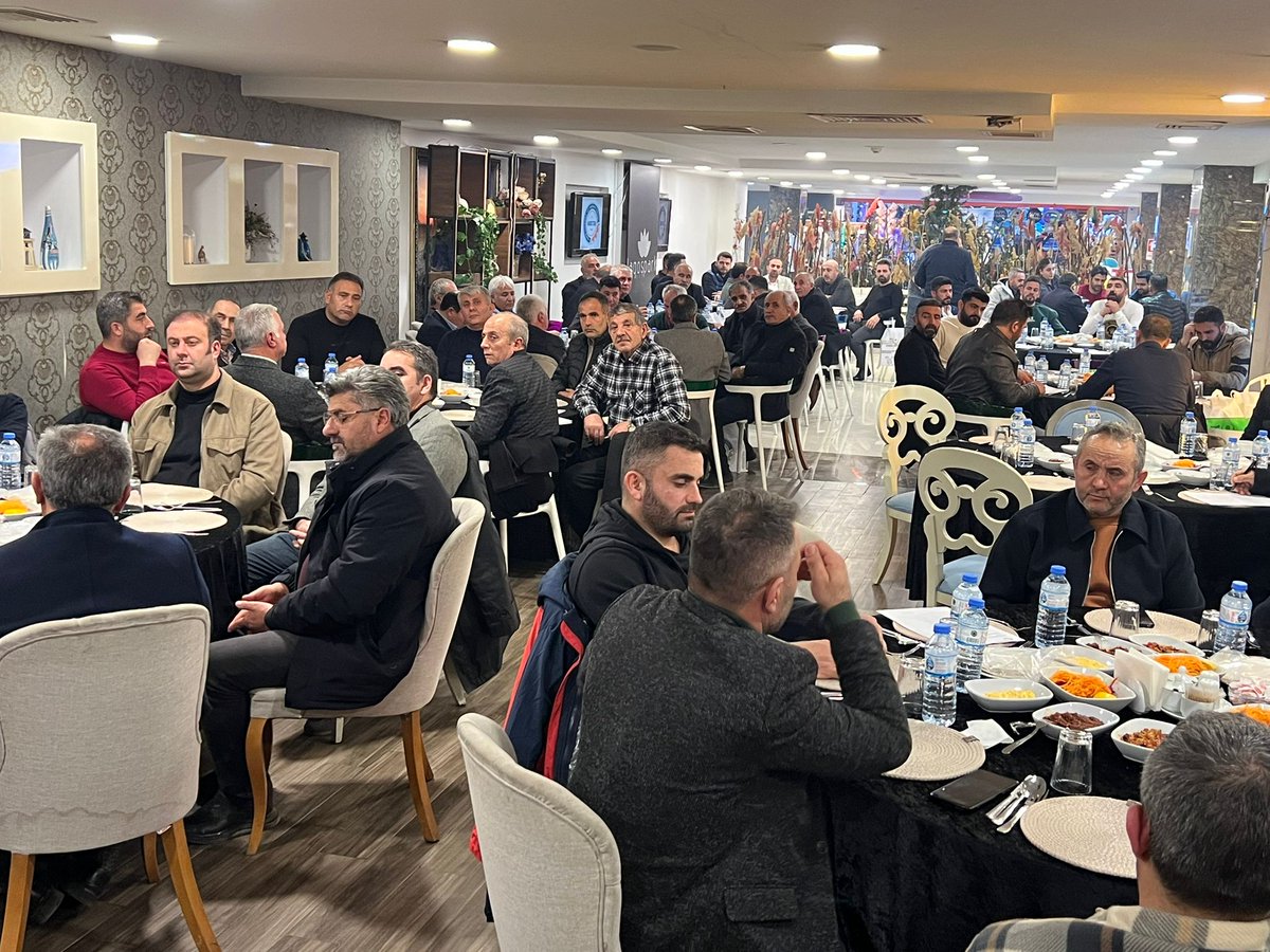 karstso36's tweet photo. 📍 Kağızman Üye Buluşması | İstişare Toplantısı

Kars Ticaret ve Sanayi Odası olarak, Odamız tarihinde ilk kez Kağızman ilçemizde üyelerimizle bir araya gelmenin mutluluğunu yaşadık.

Gerçekleştirdiğimiz bu istişare toplantısında; Kağızman’da faaliyet gösteren kıymetli üyelerimizin talep, öneri ve sorunlarını doğrudan dinleme, karşılıklı görüş alışverişinde bulunma ve çözüm odaklı değerlendirmeler yapma imkânı bulduk.

Üyelerimizin dile getirdiği her konu, Odamız tarafından dikkatle not alınmış olup; çözüm yolları ve atılacak adımlar ilgili süreçler kapsamında titizlikle ele alınacaktır.

Kars Ticaret ve Sanayi Odası olarak; üyelerimizin her zaman yanında olmaya, sahada olmaya ve birlikte üretmeye devam edeceğiz.
Nazik katılımları ve samimi katkıları için tüm üyelerimize teşekkür ederiz.

🤝 Birlikte güçlüyüz, birlikte büyüyoruz.

@KadirBozan_36 @TOBBiletisim @RHisarciklioglu 
#KarsTSO #Kağızman #ÜyeBuluşması #İstişareToplantısı #BirlikteGüçlüyüz #ÜyelerimizleBirlikte