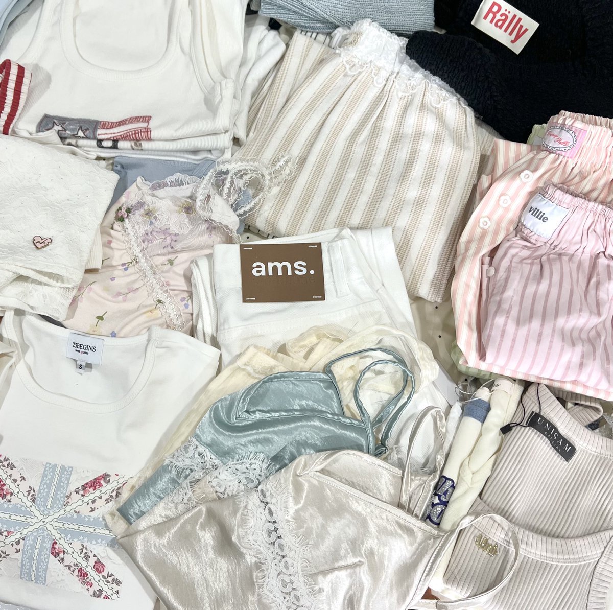 songtorbyporpor's tweet image. ꙳⋆ โล๊ะตู้ค่า🍎
(ams,merge ,unigam,rally,dailylook ,brandy,etc…)
มีมากกว่าในรูป สุ่มแจกส่วนลด30 ig
Today (21:00) 👀 
ค่าส่งเหมา 50 รีปักลด10

 #ส่งต่อเสื้อผ้า #ส่งต่อเสื้อผ้ามือสอง #ส่งต่อstylist #ส่งต่อcintage #vghbkk #ส่งต่อrally #ส่งต่อbemyblai #ส่งต่อmerge #ส่งต่อmitr