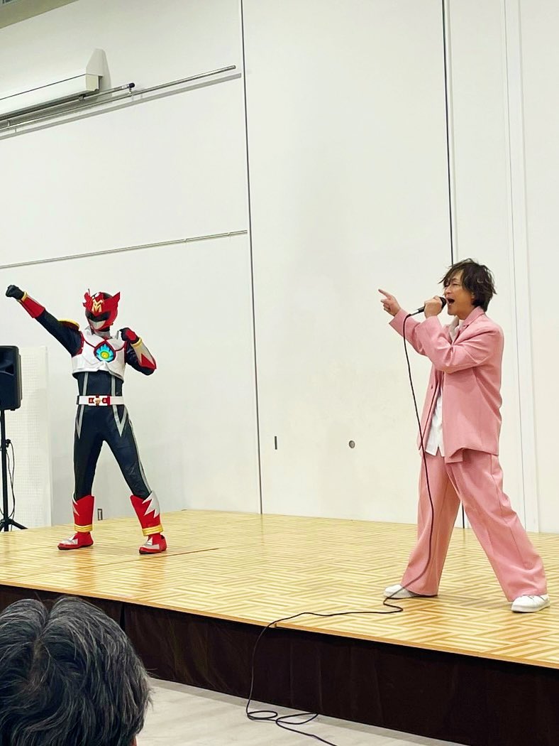 hidemaguro's tweet photo. 『言霊戦士ヤンバイダー』ショー!
最高のショーでした!✨
ちびっ子達の「がんばれー!ヤンバイダー!」の声で舞台袖で涙腺崩壊😭メイクがボロボロにならないように「がんばれー!俺のるいせーん!」でした!
これにて2025年シャットダウン完了🫡お客様方!スパークルースタッフの皆さん!有難うございました!