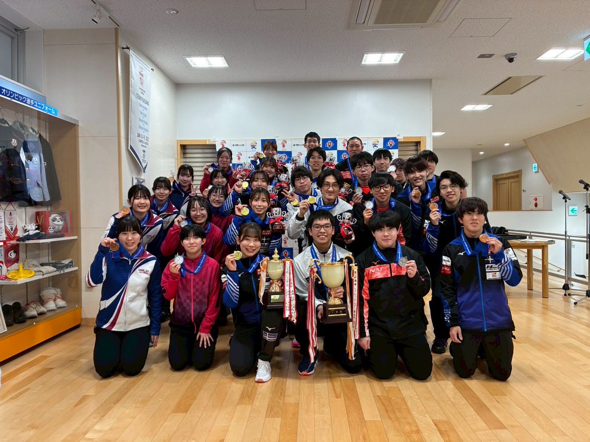 HokkaidoCurling's tweet photo. 第34回北海道ｼﾞｭﾆｱｶｰﾘﾝｸﾞ選手権大会結果
男子
🥇札幌ｼﾞｭﾆｱ
🥈名寄ｼﾞｭﾆｱ
🥉札幌国際大学

女子
🥇札幌国際大学
🥈帯広協会
🥉札幌協会

#ｶｰﾘﾝｸﾞ
#curling
#北海道ｼﾞｭﾆｱ選手権大会 https://t.co/CClnl9rYQF
