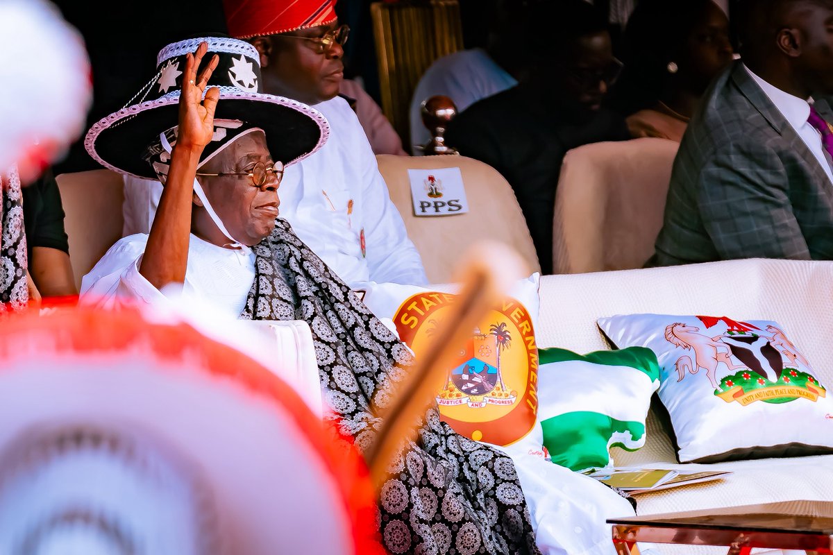 joduwole's tweet photo. Yesterday, the members of the Suenu Chieftaincy Family of Lagos were delighted to come together to celebrate the Eyo Festival in Isale-Eko - Eyo Iga Suenu. 

This celebration holds deep meaning, reminding us of our roots, heritage, lineage, and legacy.

I am grateful to His Royal Majesty, Oba Rilwanu Akiolu, the White Cap Chiefs, our traditional institutions, and the families and groups who continue to safeguard this cultural legacy. 

Festivals like this honour our past while guiding our future.

📸 @okeoluwasegunm 

#IsaleEko #Eyofestival #Eyo