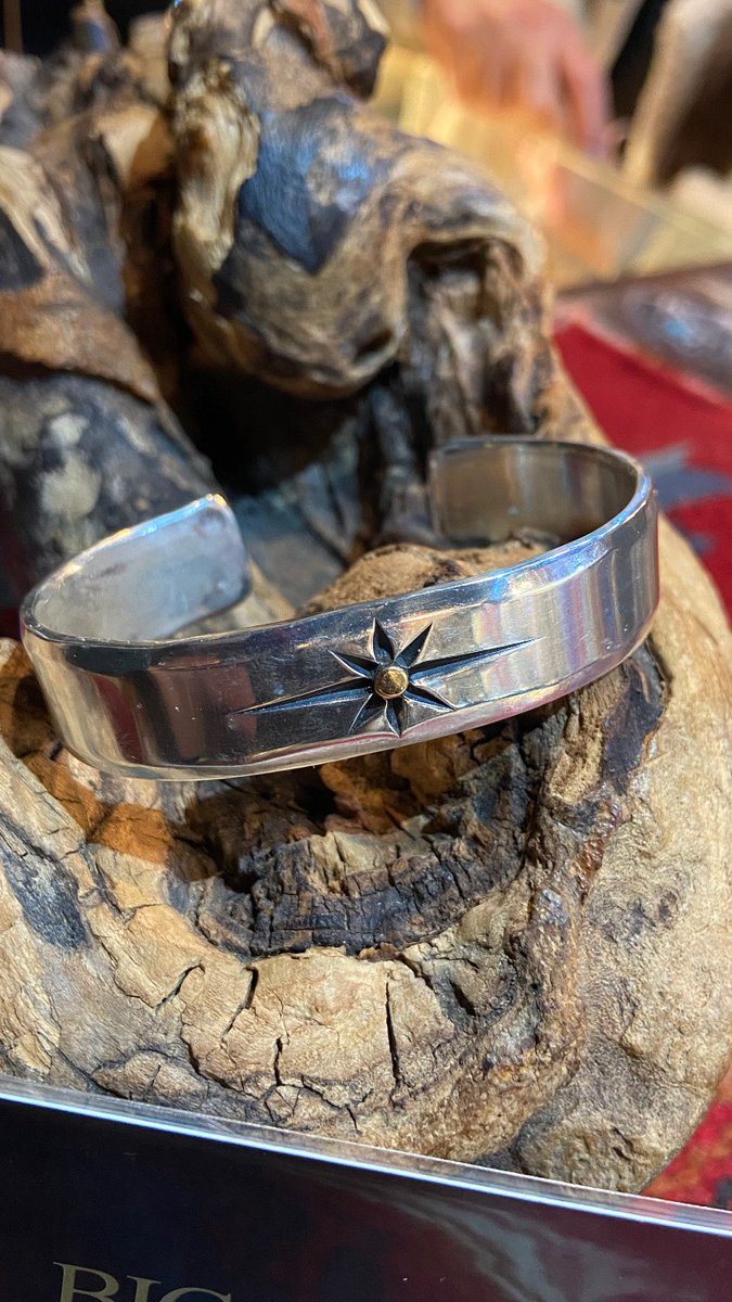 以前下見に来て気になっていた方✨念願のBIG HANDのサンバングルお迎え