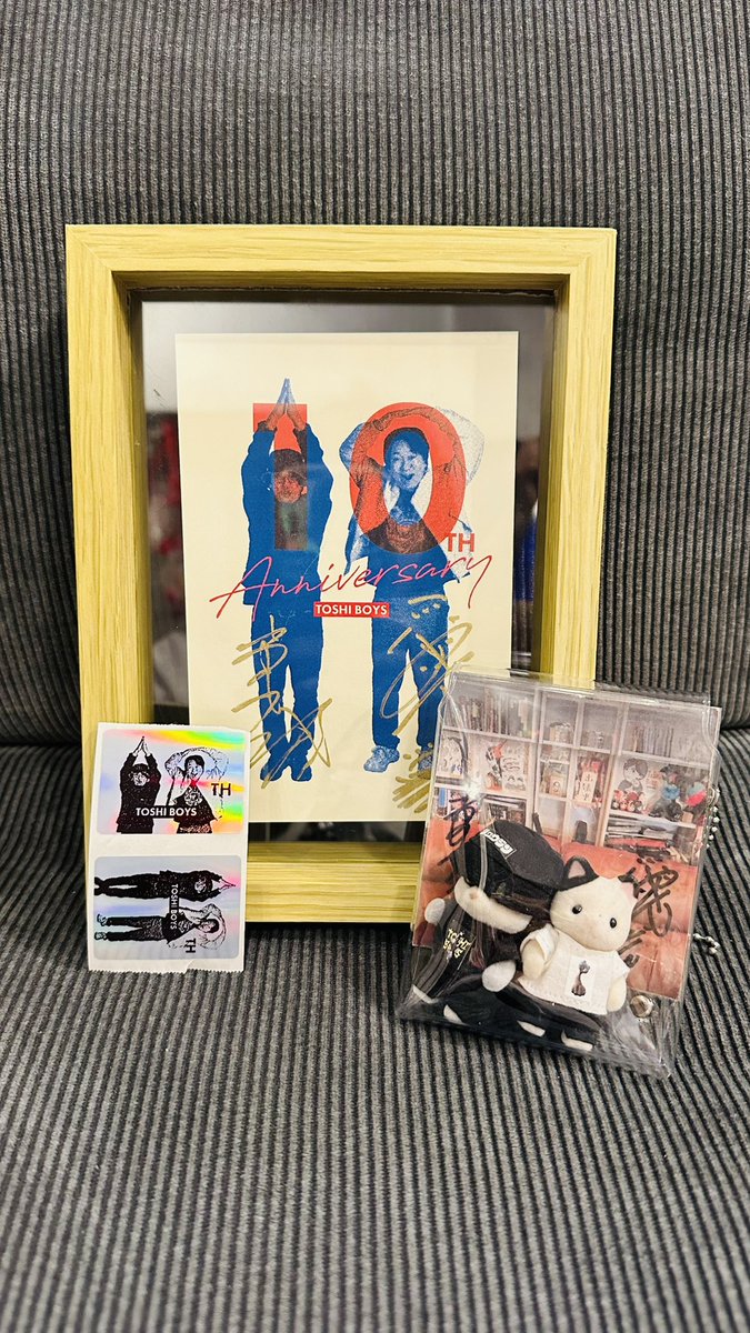 推し活グッズを自作し、
サインしてもらう

キモいことしてる。
(もちろんちゃんと公式も買ってる)
#都市ボーイズ