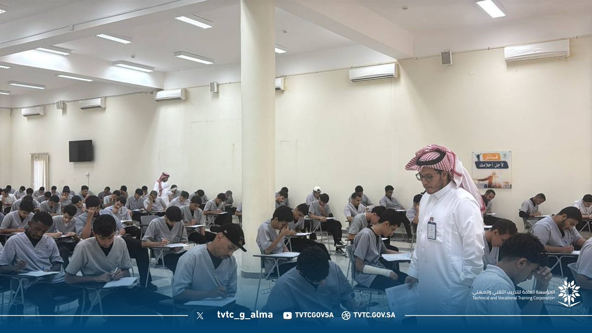 الكلية التقنية للبنين برجال ألمع tweet media
