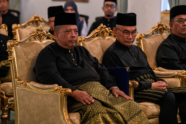 SinarOnline's tweet photo. Abu Bakar dilantik Menteri Besar Perlis baharu
Abu Bakar dilantik sebagai Menteri Besar Perlis yang baharu menggantikan Mohd Shukri Ramli.
Artikel: https://t.co/4pfncj0bt8
#sinarharian #beritaterkini #MBPerlis