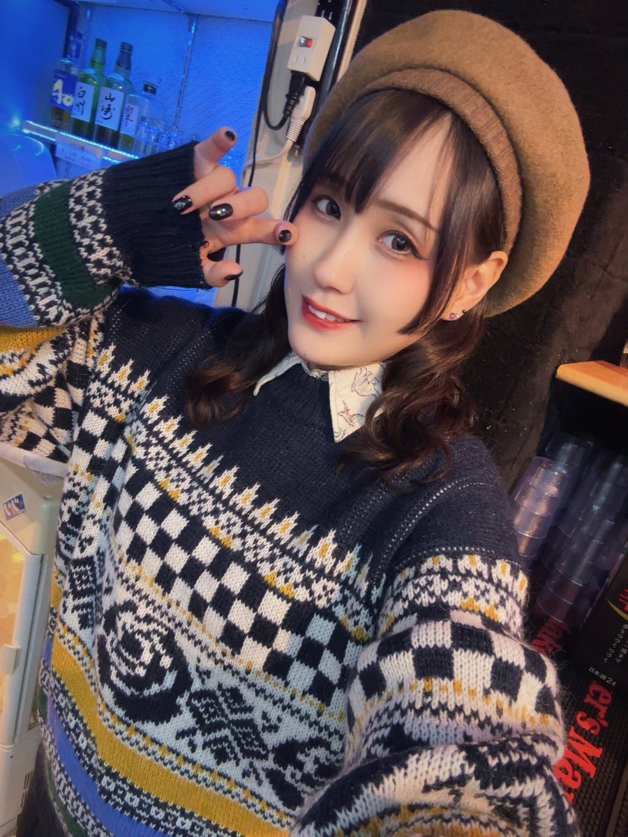 J鰤 オープンしてます！ 23:00までしえりちゃん、ふらちゃんと待って