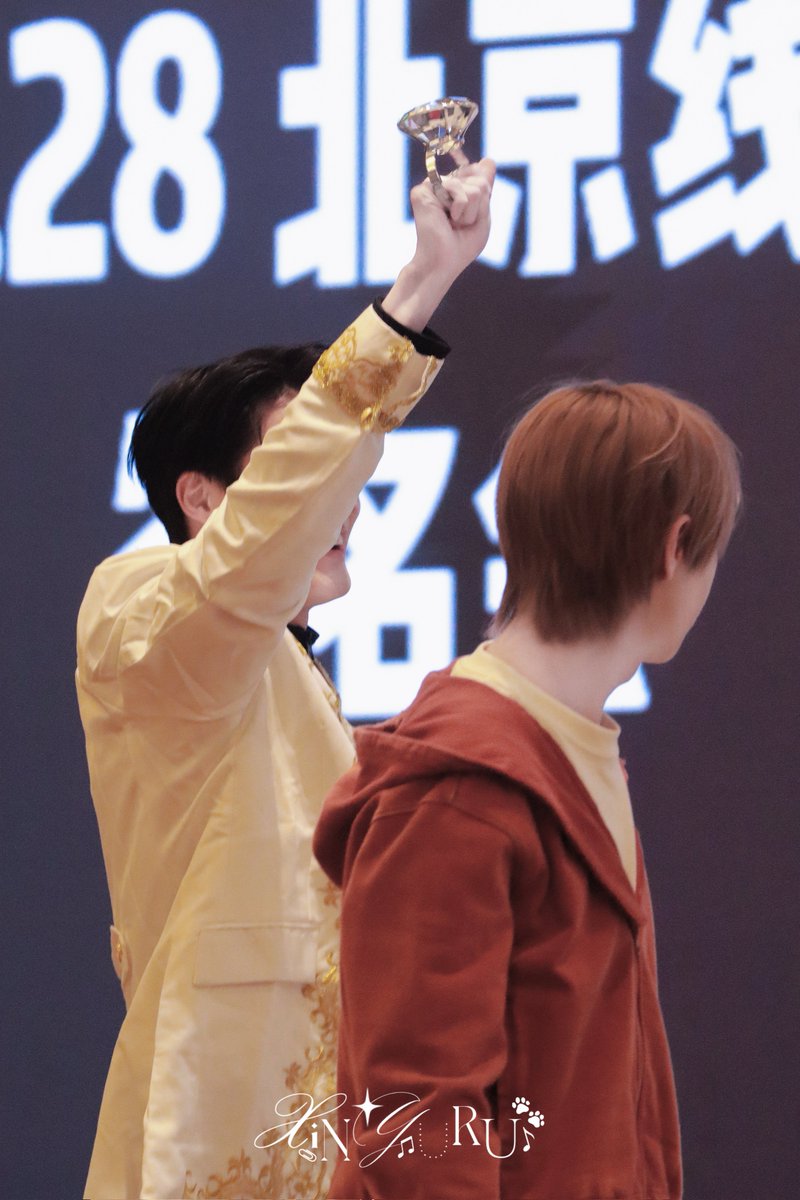 คะ?? แหวนแต่งงานที่สาวๆหมายปอง เจ้าชายเขาเดินเอาไปแตะใส่หัวยัยจิ๋วคนนั้น??!?!?!