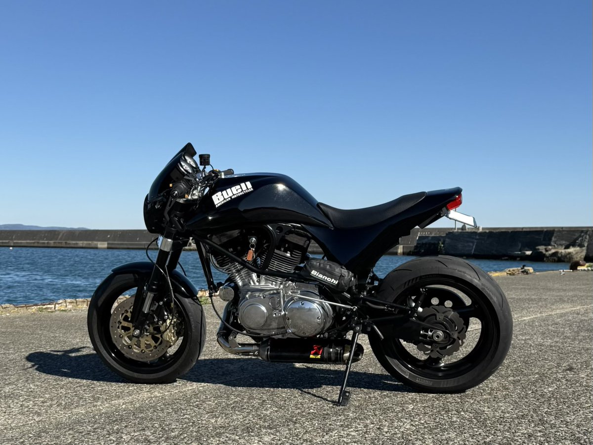 Reynana71's tweet photo. 漁港で映え撮影を狙ってみるw
#Buell
#ビューエル
#S1W
#ソロツーリング
#SoloTouring https://t.co/VUMfQWEfjg