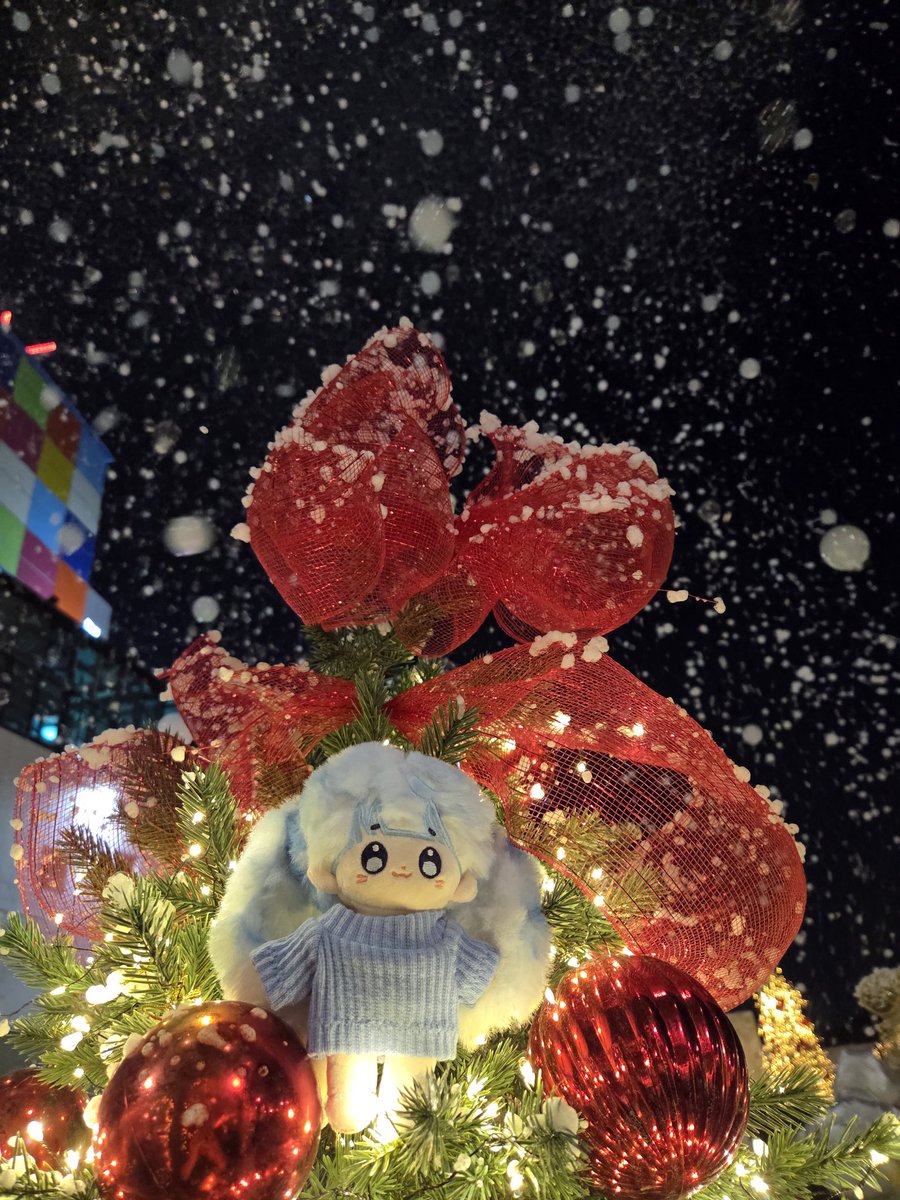 부산사는 구름이
솜생 첫 눈을 눈내려주는 카페에서
🌨❄️☃️

#밍맹묭
#구름포리
👗 <a href="/Bonggeumicloset/">봉금이 옷장</a>