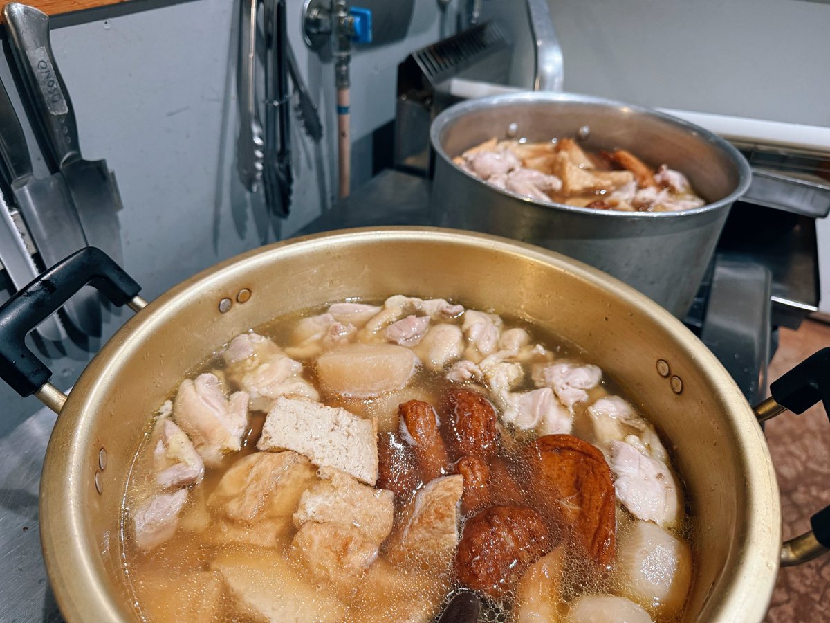 山下商店の揚げがたくさん入ったおでん◎大掃除も終わり、あとは納会だけ！さぁ、飲むぞー！！