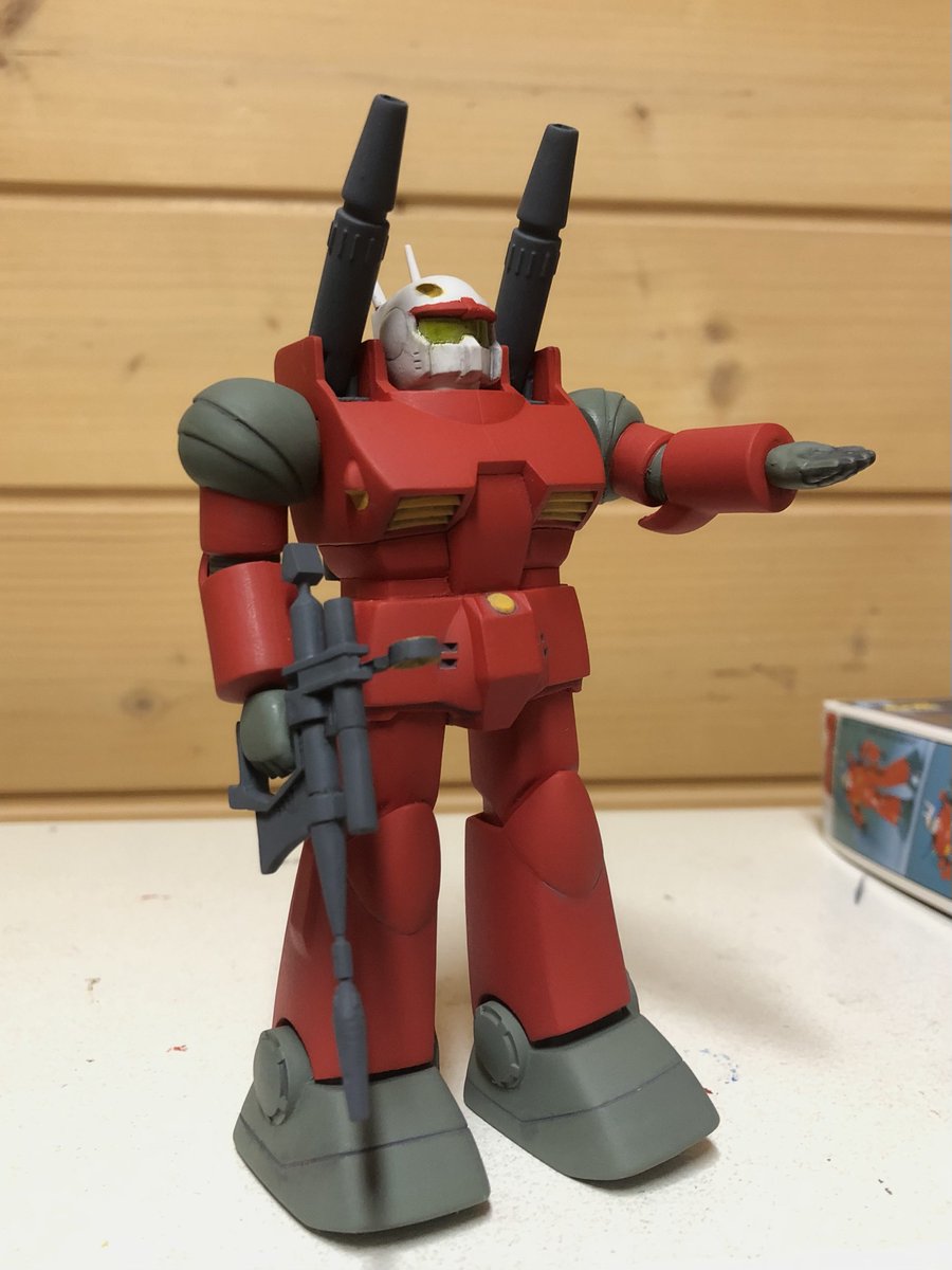 #ベメコン3
 #ベメコン3完成

ベストメカコレクションNo.18
ガンキャノンさん完成しました。

難しいことはなーんにも考えず、エナメルぺたぺた筆塗り仕上げです。とても楽しゅうございました。

最後のはかわいい平手にお小遣いちょうだいのポーズです。