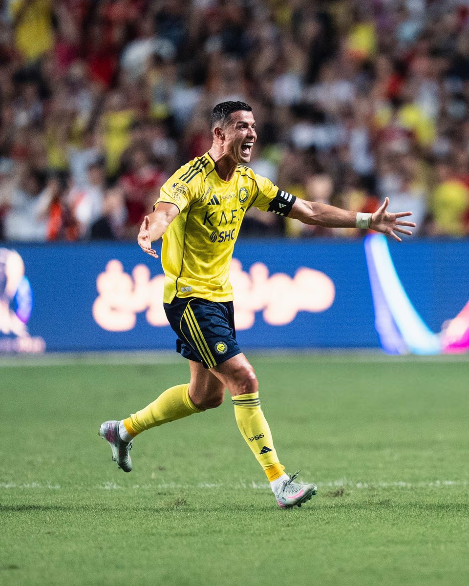 النصر في سنة وحده تصدًر الدوري😎 جنن الطواقي وإعلام الطواقي صاروا يهذرون ويخذرقون ليل ونهار😬 جيشوا القاصي والداني 
وهذي سنه بس كيف لو تمتد سنوات الله أعلم وش بيصير فيهم 🤷