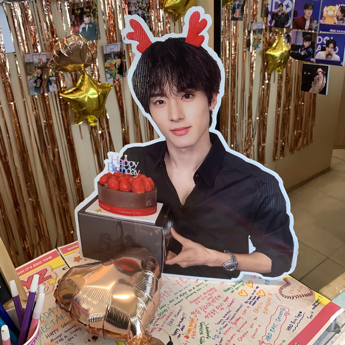 kemarin lusa gak sengaja ngelewatin hajatan nya eric 😆 

#LovABoyzERIC  
#SevenSeaS2Eric
<a href="/LovAboyzeric/">𝙇𝙤𝙫𝘼𝙗𝙤𝙮𝙯</a>