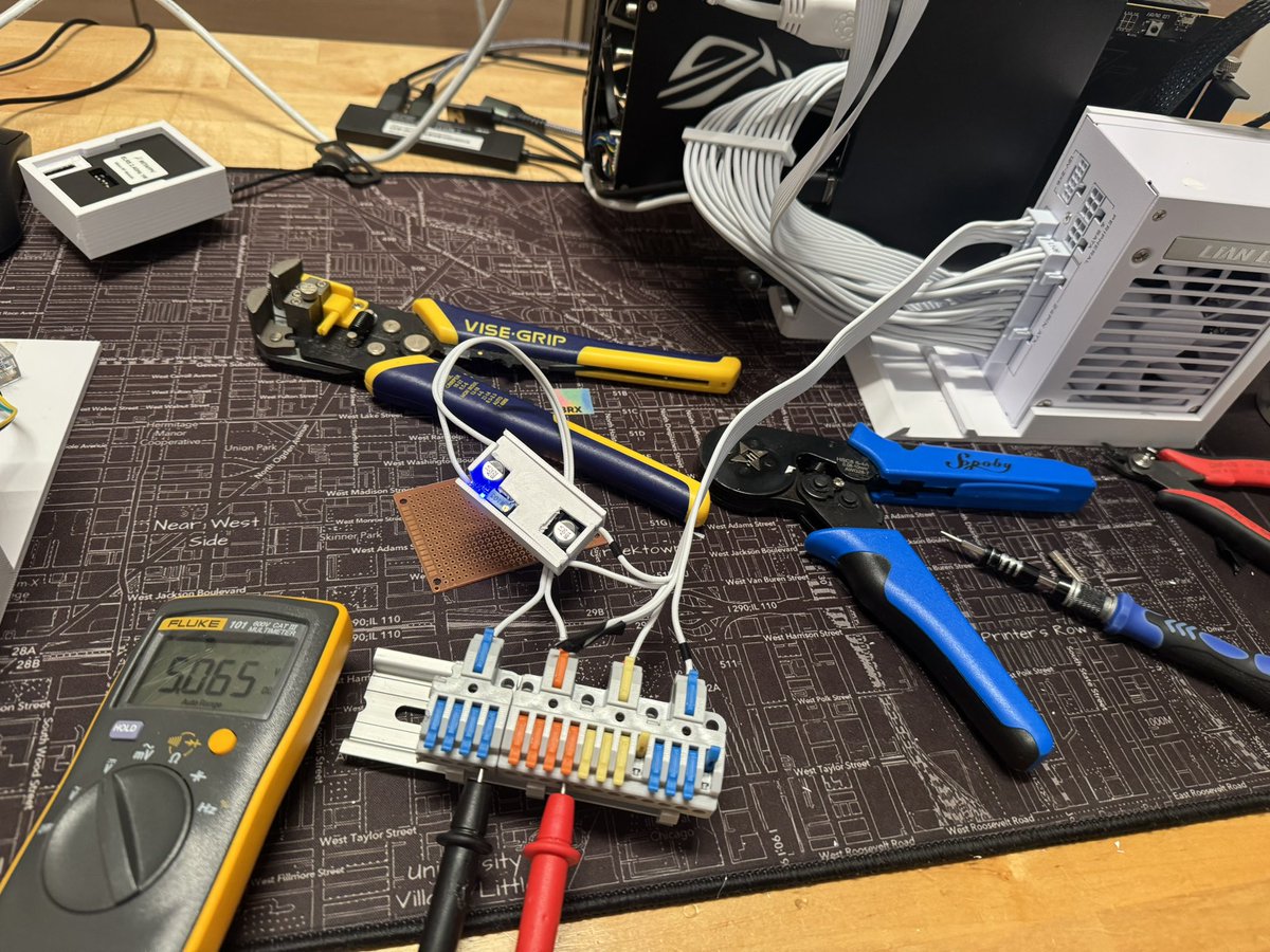 Jandodev's tweet photo. Power is go working with a cpu psu is so nice 12v and 5v rails up :) https://t.co/hrK9fADoeH