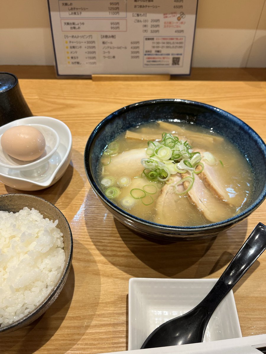 Ippei_19's tweet photo. 麺通信🍜
らーめん天葵
25年のラーメン食べ納め
塩チャーシュー+TKG
来年も美味しい麺を食べる！ https://t.co/1VmhaW4d76