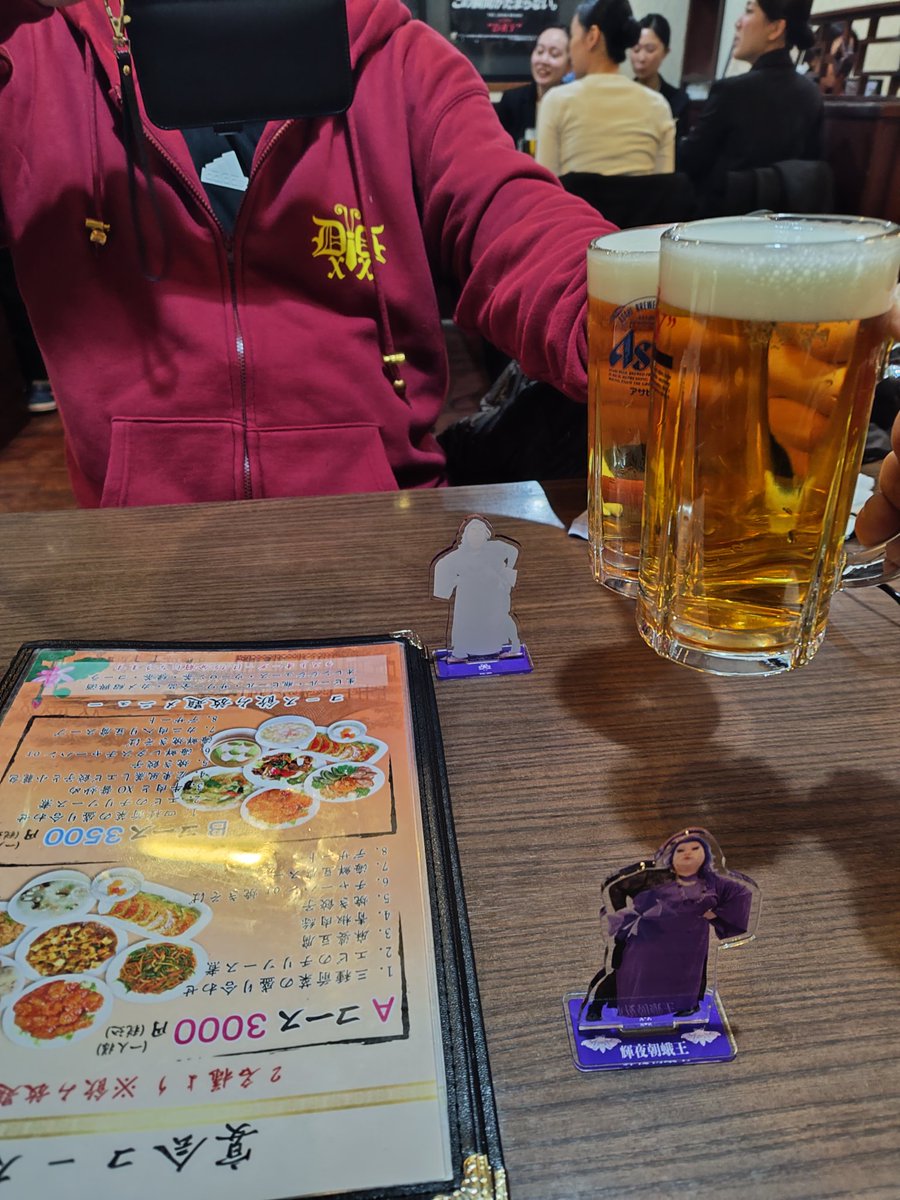 wasabi_0722's tweet photo. デラデラ大阪遠征も無事帰りの羽田に到着。
Zepp羽田のあとに飲んだ中華料理屋さんで今日も打ち上げ、カンパーイ https://t.co/2Utopv6OFt