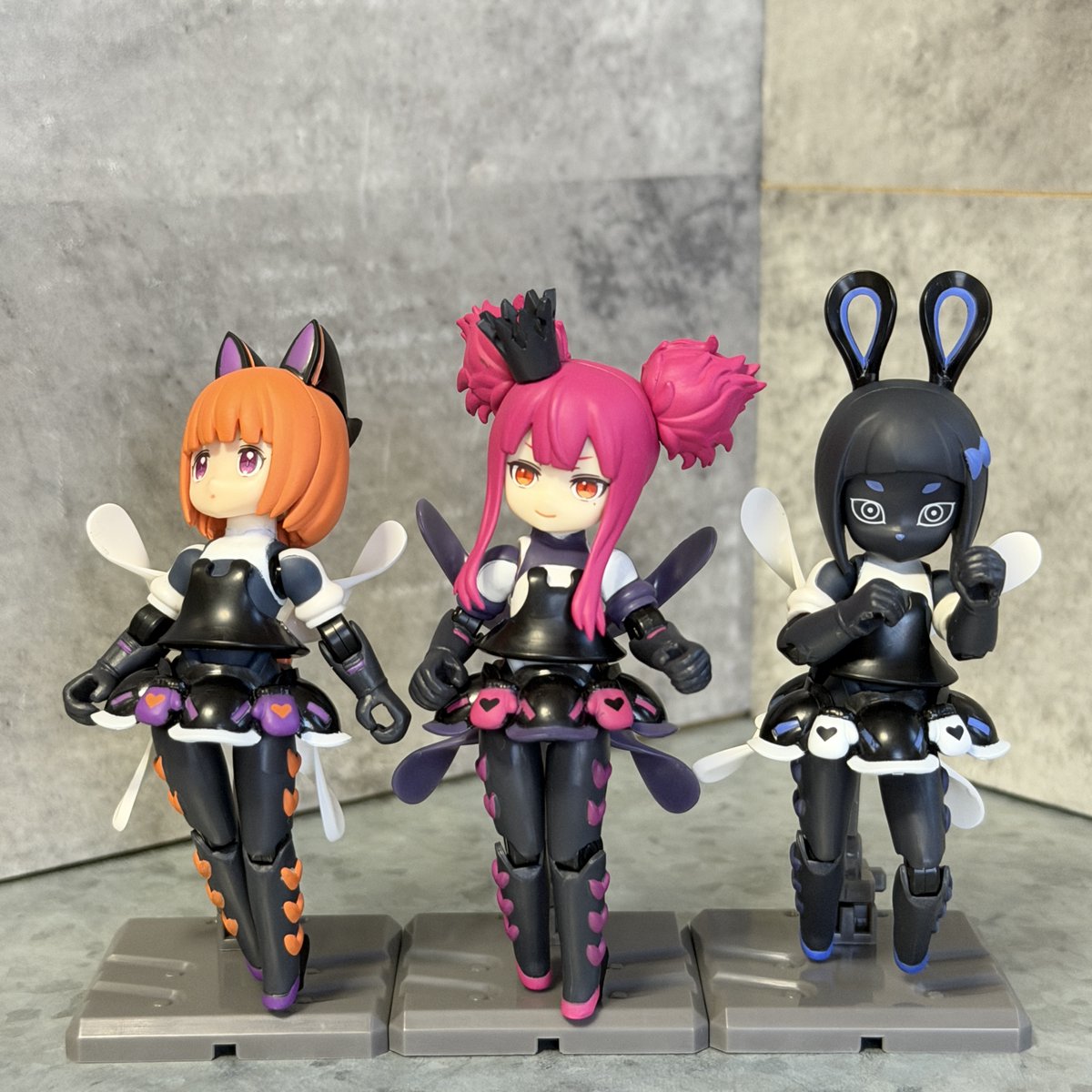 HirotOrg's tweet image. 前から欲しかったのに何故か買い損ね続けてたアリッサとメリッサをついに入手。#DTA 組むのはシタラさん以来なので……6年ぶりか。
DTAってちゃんとポージングしなくてもいちいち可愛いのなんでなんだろう。
強化腕の可動指30本(関節ビーズ計90個)はなかなかだが。
#デスクトップアーミー
#黒星紅白