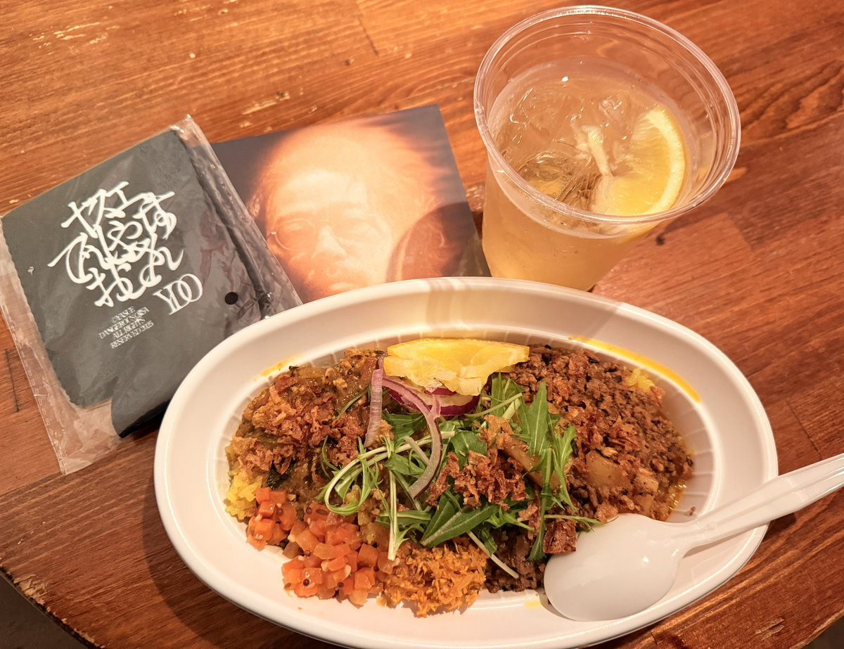 kasepourlui's tweet photo. スパイスカリー大陸さんの男の胃袋を掴む(掴まれた)キーマカレーにヤスエさんの新譜「東京」とクージーを添えて。
#YDO
#LoveSofa
#ラブソファ https://t.co/BvA18vdMVb