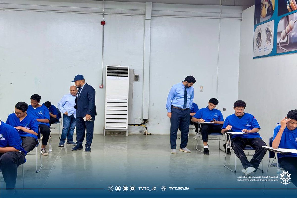 TVTC_JZ's tweet photo. معهد العمارة و التشييد الثانوي بجازان|

📸|تغطية

بدء الاختبارات النهائية النظرية للفصل التدريبي الأول لعام 1447هـ مع تمنياتنا لأبنائنا المتدربين التوفيق و النجاح .

#التدريب_التقني_بجازان
#التدريب_التقني https://t.co/sCWfNNWcoh