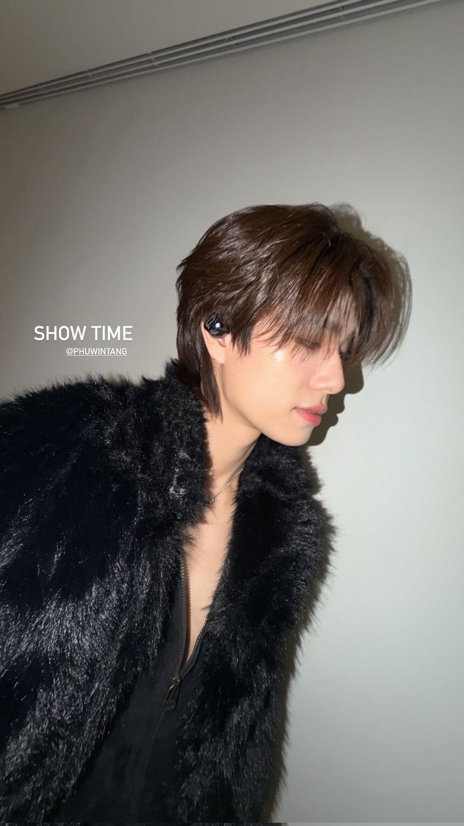 boost4phuwin's tweet photo. OMG SO HANDSOME!!! 

PHUWIN 1ST FANCON NANNING

#PhuwinFanconinNanning
#MeAndTheeSeriesEP7 https://t.co/6YAnLsIGND