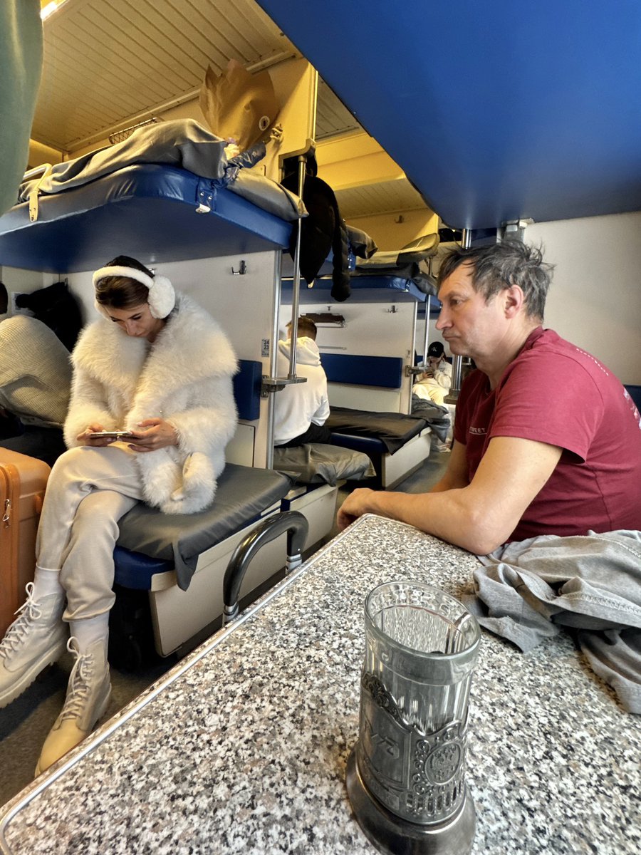 Случайно сдала фотку на тему «любая семейная пара в России»