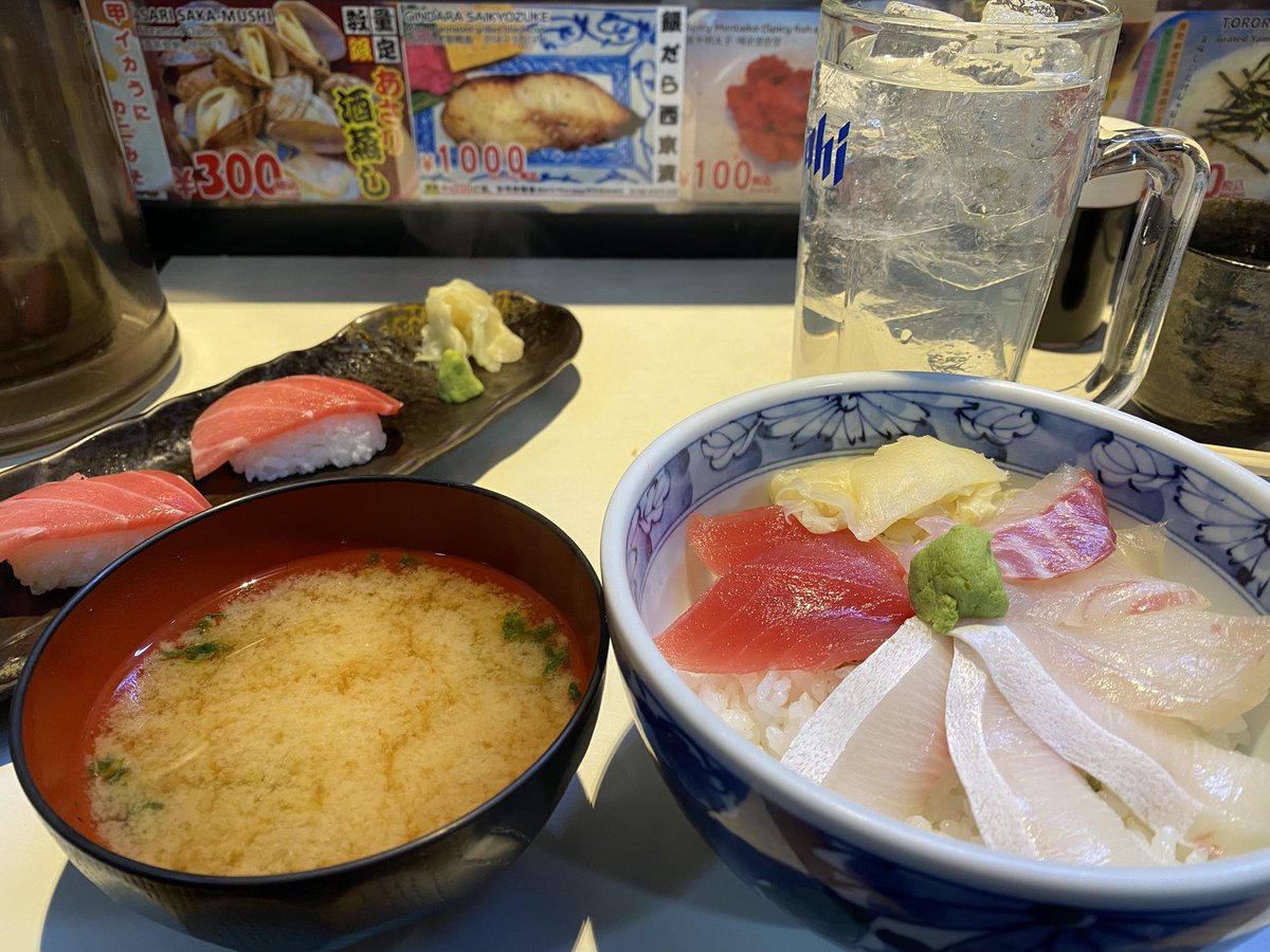 boc_5_23's tweet photo. 人生初の築地市場
めちゃめちゃ食べ歩いて今からホテルへ。 https://t.co/CwRvUKLuRz