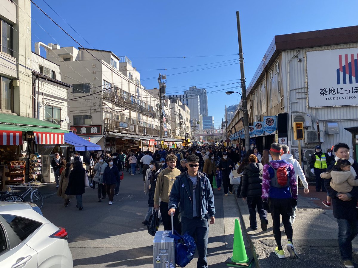 boc_5_23's tweet photo. 人生初の築地市場
めちゃめちゃ食べ歩いて今からホテルへ。 https://t.co/CwRvUKLuRz