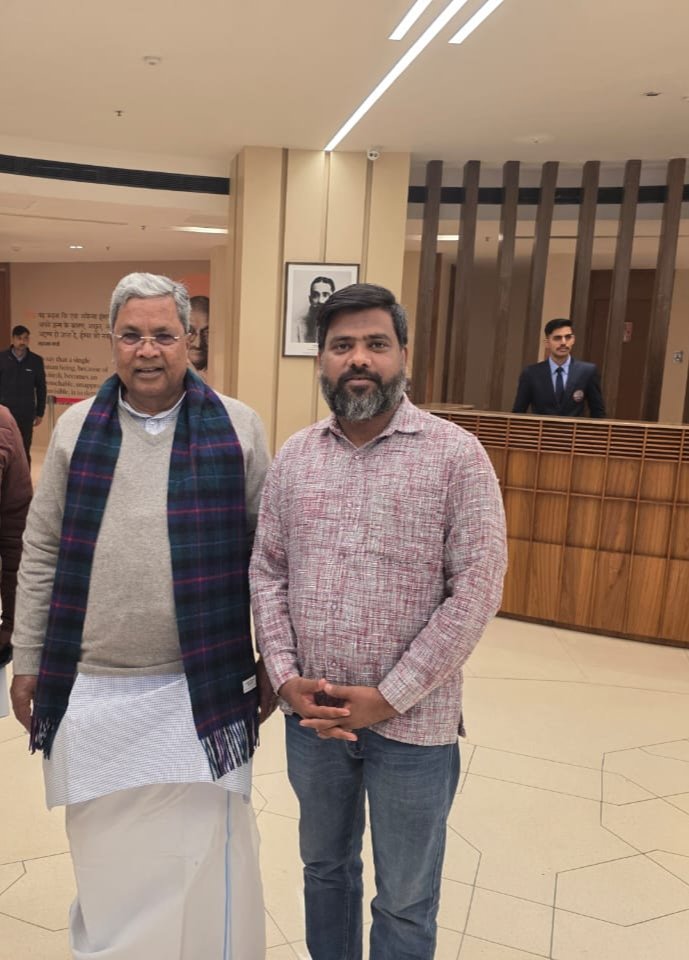कल नई दिल्ली इंद्रा भवन में कर्नाटक के मुख्यमंत्री श्री सिद्धारमैया जी से राष्ट्रीय कोआडिनेटर राजस्थान ओडिशा प्रभारी अब्दुल कलाम खान ने सिटाचार  भेंट की
<a href="/siddaramaiah/">Siddaramaiah</a>