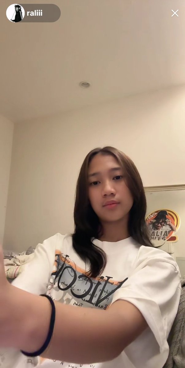 Deep down pengen bgt anaknya Rian D'Masiv ini daftar gen 14 jeketi

✅namanya cakep, nama2 vibes member, Euralia Cassidy
✅ kelahiran April 2013, hampir 13thn
✅suaranya bagus, gen bapak 😂
✅ wajahnya sekilas mirip member yg existing

Semoga beneran daftar wkwk