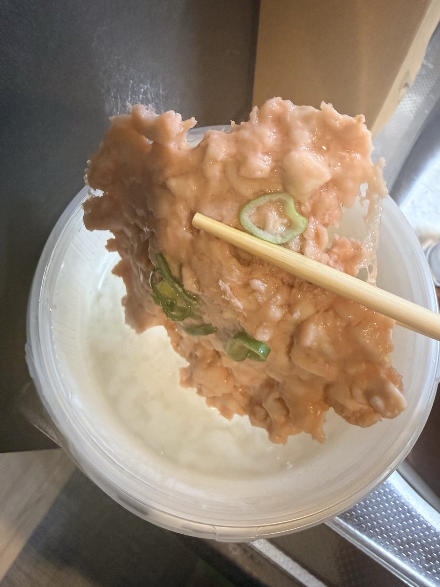 merompans's tweet photo. セブンのまぐろたたき丼めちゃくちゃ楽しみだったのに、まぐろ丼を温めるっていう概念に疑問を持たなかった自分を殴りたい https://t.co/rASKlaUrYo