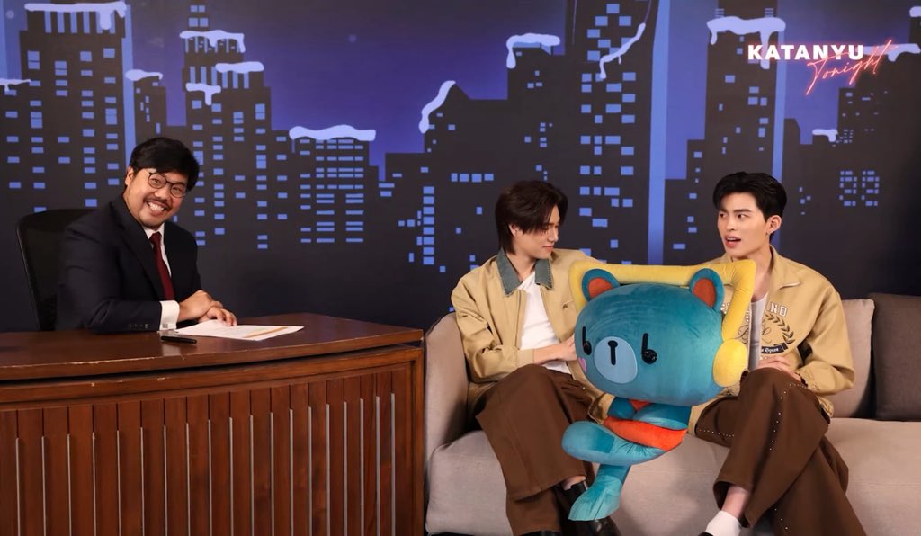 merrygoround95's tweet image. “พร้อมมั้ยลูก”
“พี่เพิ่มพ้อมฮะ!!🥳”
“😸”
“😄”
“เมื่อกี๊หนูได้ดูที่คุณพ่อคุณแม่สัมภาษณ์มั้ยครับ”
“ดูฮะ!! พี่เพิ่มขำก๊ากเลย🤣”
“โอเคคคค สบายๆนะลูก อยากให้คุณพ่อคุณแม่มานั่งข้างๆมั้ยครับ หรือฉายเดี่ยวเล-”
“อยากให้ปะป๊ากับหม่าม้ามานั่งข้างๆด้วยฮะ”
“ลุงยูจัดให้เลยยยยย”
“🥳”
“พร้อมนะ…