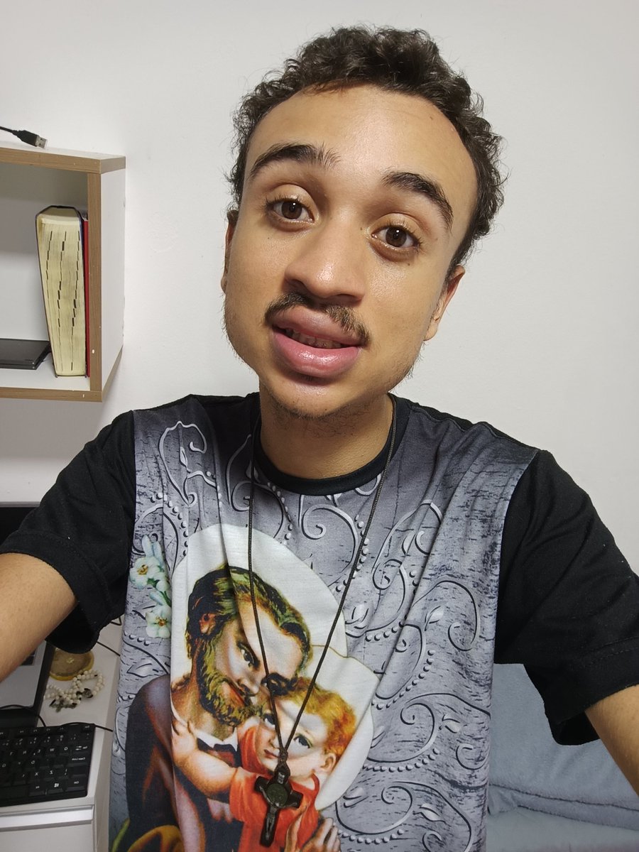 LFSReacts's tweet photo. Faço YouTube desde 2017 📹
Com altos e baixos, aprendizados e muita dedicação.
Ainda é só o começo. 🙌 https://t.co/eZe3Q2nMD9