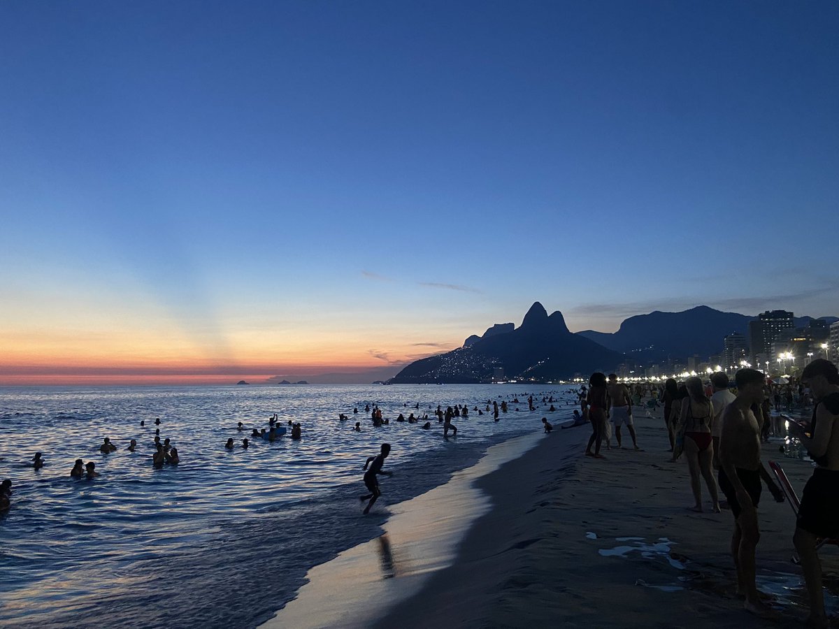 exwebcelebrity's tweet image. como pode uma cidade