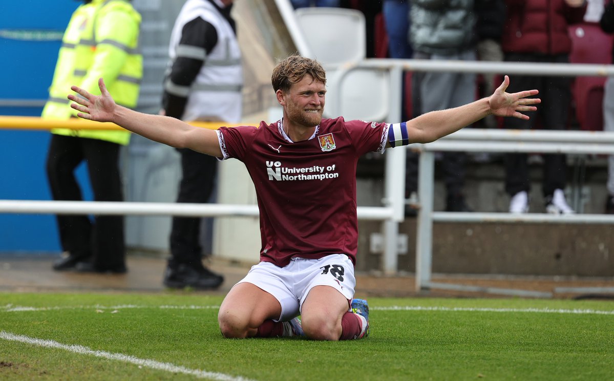 🔙 Our review of 2025 reaches April!

The month included a 4-0 win at Peterborough, while another four goal victory, this time against Shrewsbury Town on Easter Monday, secured League One status! 👏

#ShoeArmy 👞