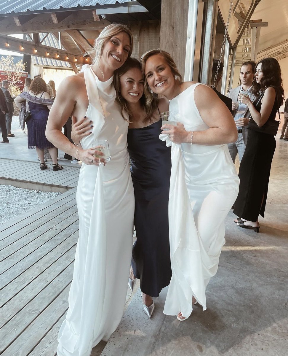 oliviapwhl's tweet image. well let me introduce you to the PWHL !