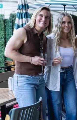 oliviapwhl's tweet image. well let me introduce you to the PWHL !