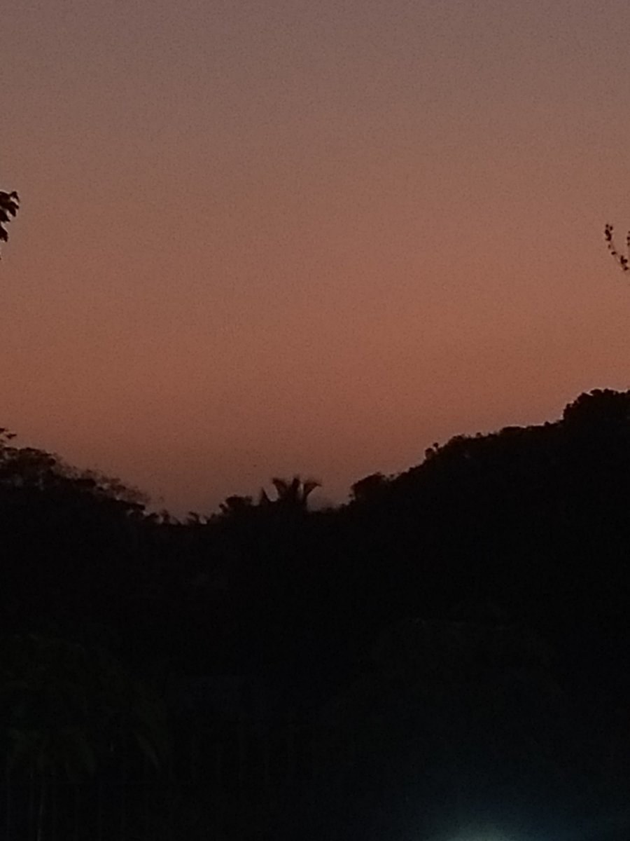 The #sunset ,last Sunday for 2025 
#NaturePhotography 
#Sky