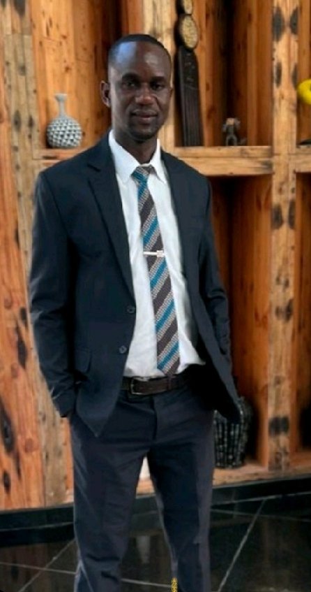 fbuyobe's tweet image. 𝐌𝐚𝐫𝐜𝐡 𝟗 𝟐𝟎𝟏𝟖
𝐕𝐨𝐝𝐚𝐜𝐨𝐦 𝐇𝐞𝐚𝐝𝐪𝐮𝐚𝐫𝐭𝐞𝐫𝐬
𝐃𝐚𝐫 𝐄𝐬 𝐒𝐚𝐥𝐚𝐚𝐦

Siku hii majira ya mchana, James Lisawa Wawenje ambaye ni afisa usalama wa kampuni ya mawasiliano ya Vodacom, anapokea barua inayotoka kwa mkuu wa upelelezi wa mkoa wa Simiyu