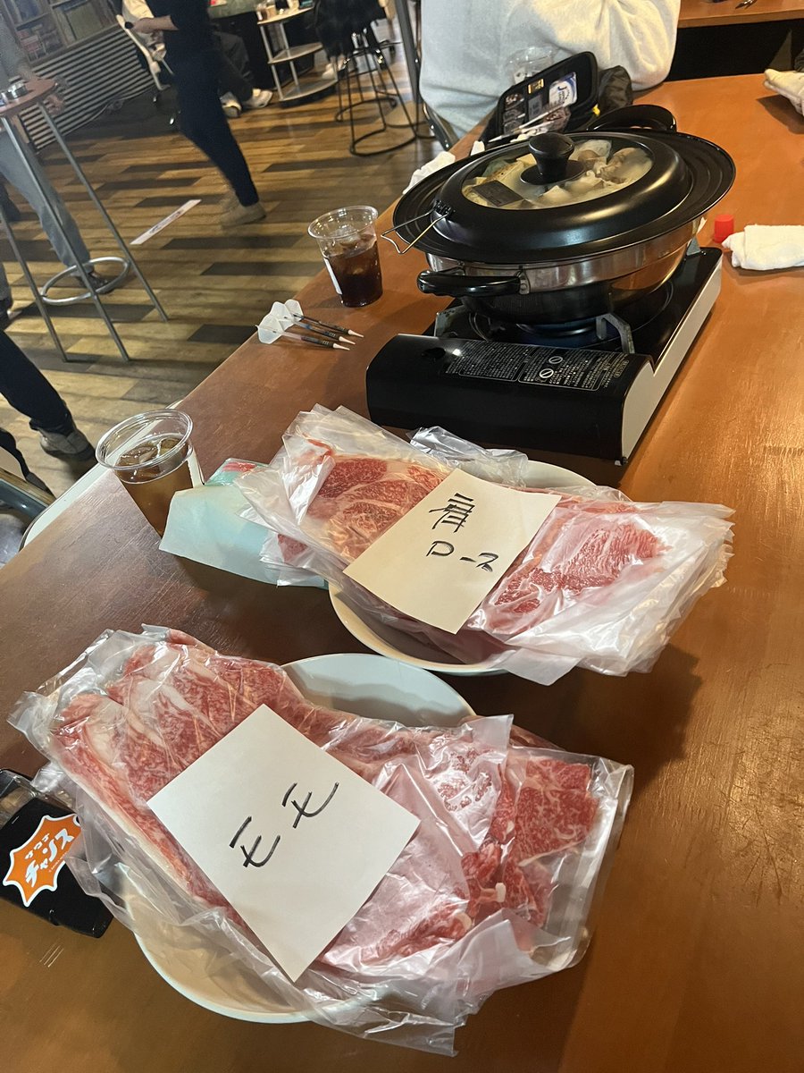 PineとNorth cafeの忘年会にお邪魔してきました。
用意されていたお肉も蟹も大変美味しゅうございました✨

準備していただいた皆様のおかげで、楽しい時間を過ごさせていただきました。ありがとうございます。

本年もあと僅か。良いお年をお迎えくださいませ🙇