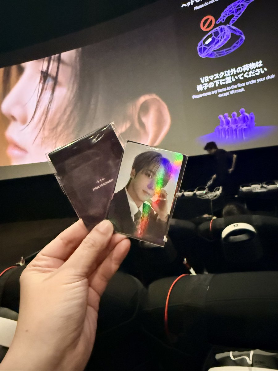 Fwafwa89's tweet photo. ATEEZ VR 前半後半🎥
1回のはずが計4回❣️
常に最前列で目の前に推しがくる✨し
手を差し伸べてくれる✨
ATEEZ曲はたくさんあるので第2弾、第3弾楽しみに待ってます💕（ぜひやってください🫶）
#ATEEZ_VR感想キャンペーン
@AMAZE_JP https://t.co/aukdnJYujK