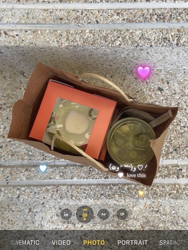 how to ! * 🍎🔆

1. เลือกรูปที่จะแต่งลงสตอรี่
2. กดพิมพ์ข้อความ / เลือกอิโมติคอน / อิโมจิ ที่อยากให้เป็นประกาย
3. เลือกตัว A ที่มีจุด ๆ ข้างนอก (ตามภาพ)
4. เลือกคำว่า neon

finish 🩴👀⭐️ ป.ล. เดี๋ยวแปะเป็นคลิปให้ด้วยน้า