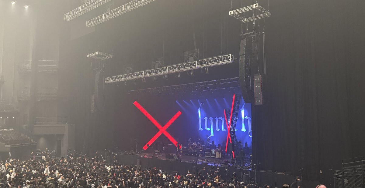 existtraceMally's tweet image. 東京ガーデンシアターへ

lynch.20周年おめでとうございます！
夢を見させてもらえた気がします
計算された、計算してないステージング
20年の歩みを感じながら、そして未来を見ているライブ
20年超えて見ていく世界はまた色濃いモノでしょう

我々も20年超え、泥臭く格好いいバンドでありたい