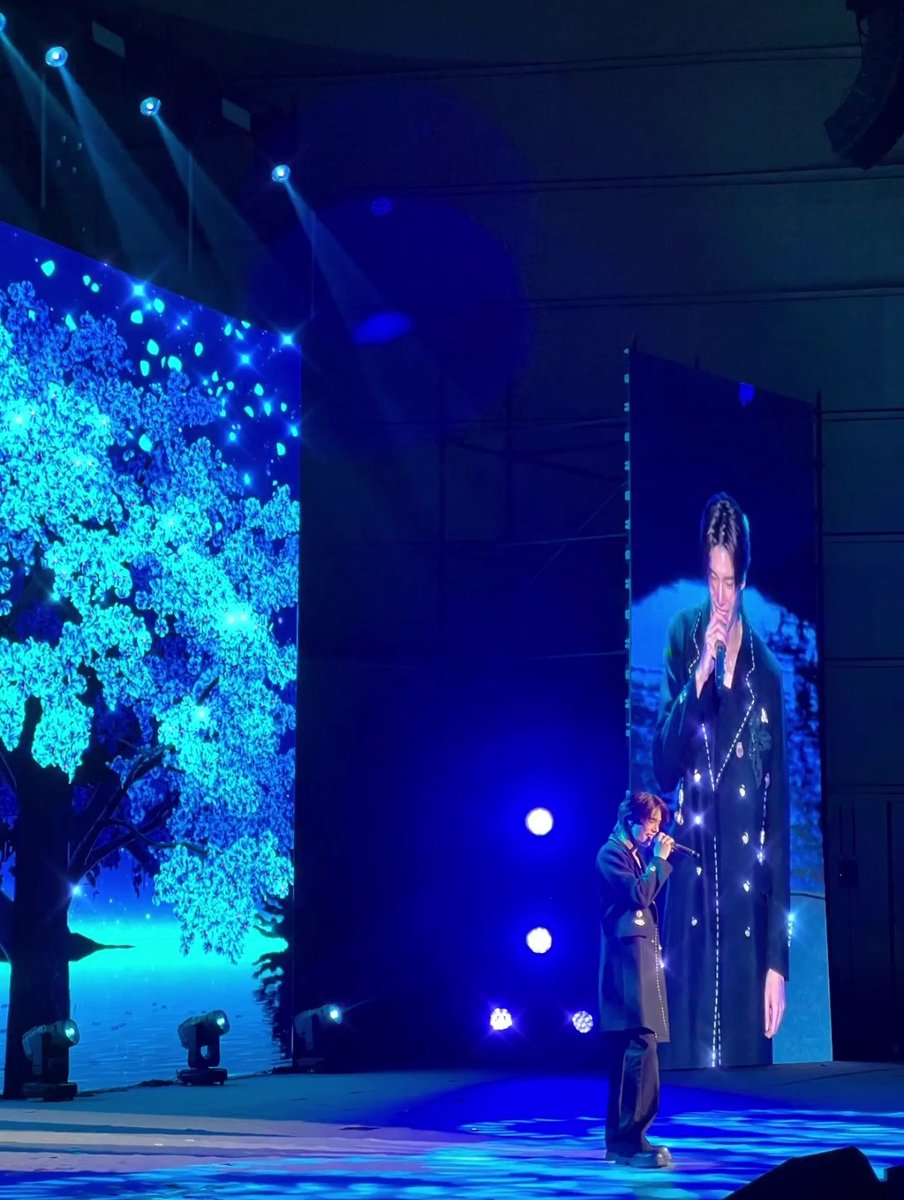 moonsmate's tweet image. jadi keinget dia nyanyi goodmood — grown up🥹🥺