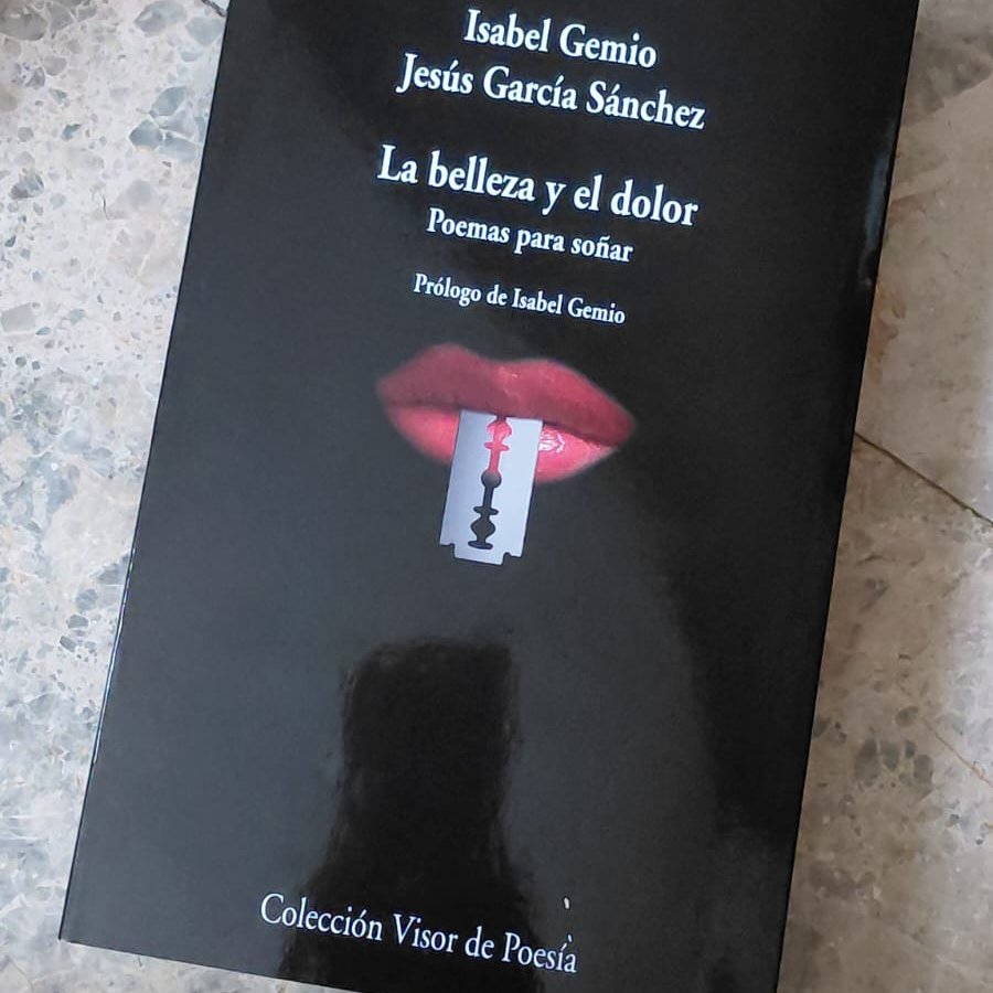 Gracias a Chus Visor y a Isabel Gemio por invitarme a participar en esta iniciativa dirigida a visibilizar las enfermedades neuromusculares y otras patologías poco frecuentes. Los beneficios de esta publicación irán destinados a la <a href="/FundIsabelGemio/">Fundación Isabel Gemio</a>