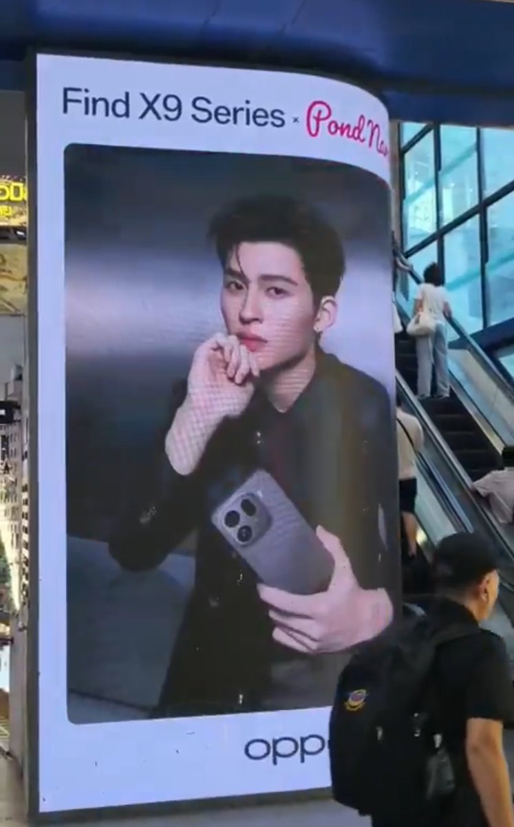 butterrink's tweet image. ละรูปนี้พี่ปอนด์หล่อมากกกก😭😭😭

รักoppoว่ะ😭😭😭😭

#FindX9SeriesTHxPond 
#สีแดงVelvetRed 
#ppnaravit